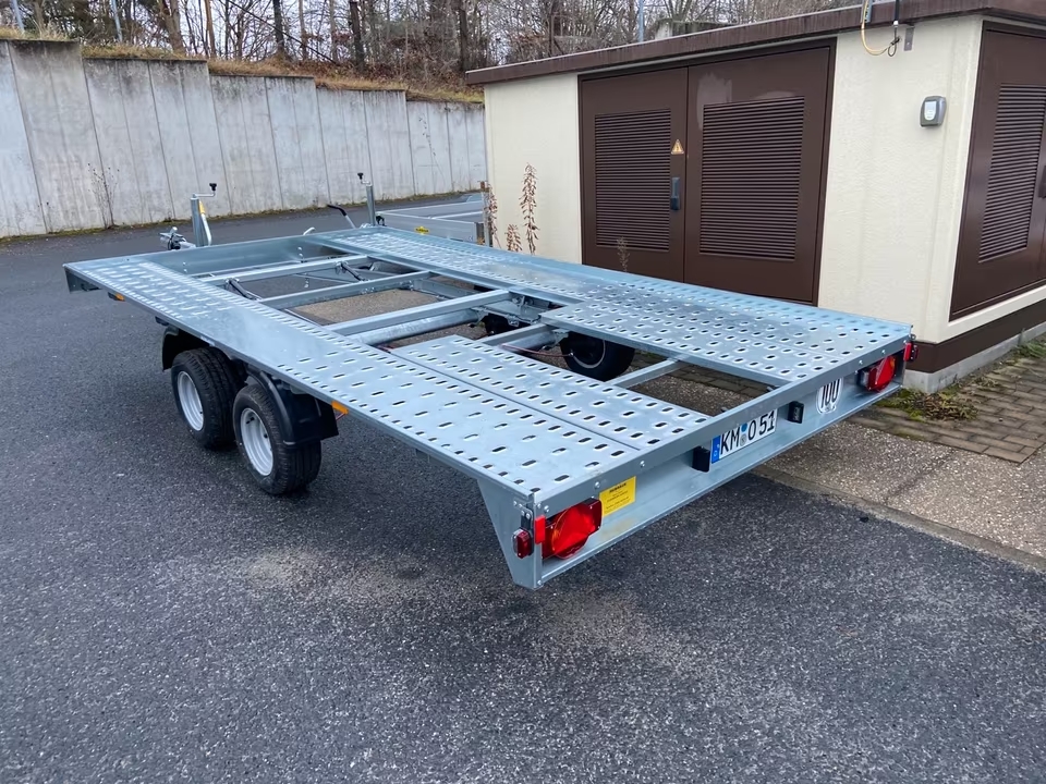 Kleiner KFZ-Anhänger (Autotransporter) bei Anhänger Schwepnitz